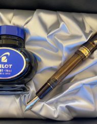 PILOT CUSTOM 823 AMBER FOUNTAIN PEN